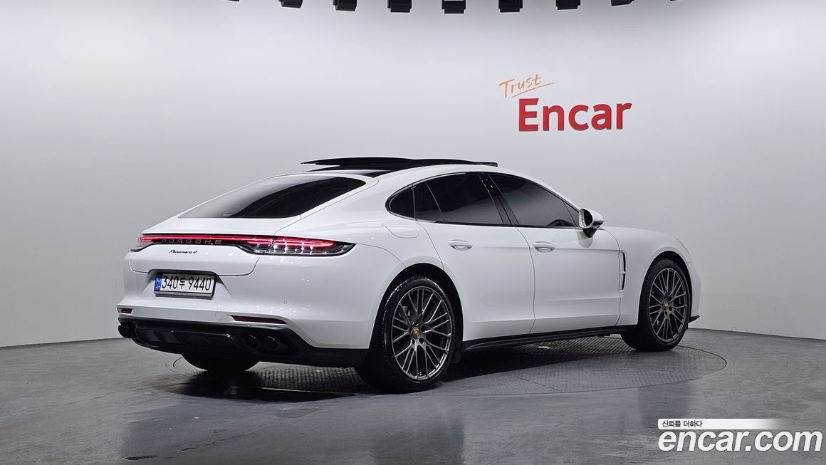 Porsche Panamera 2023