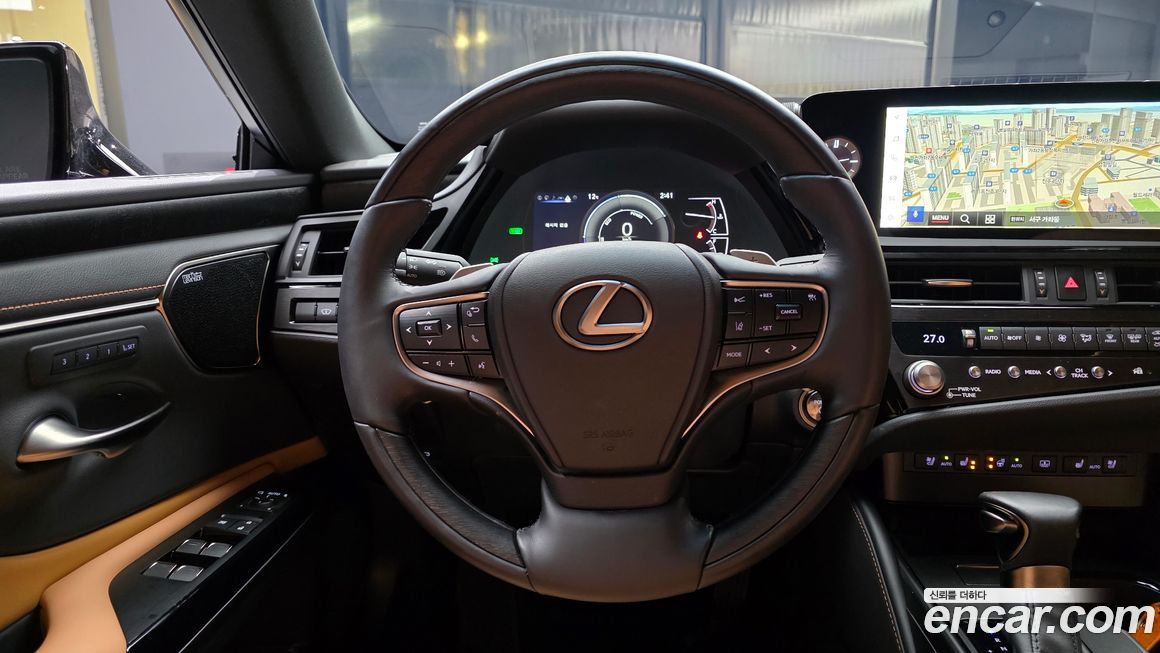 Lexus ES 2025