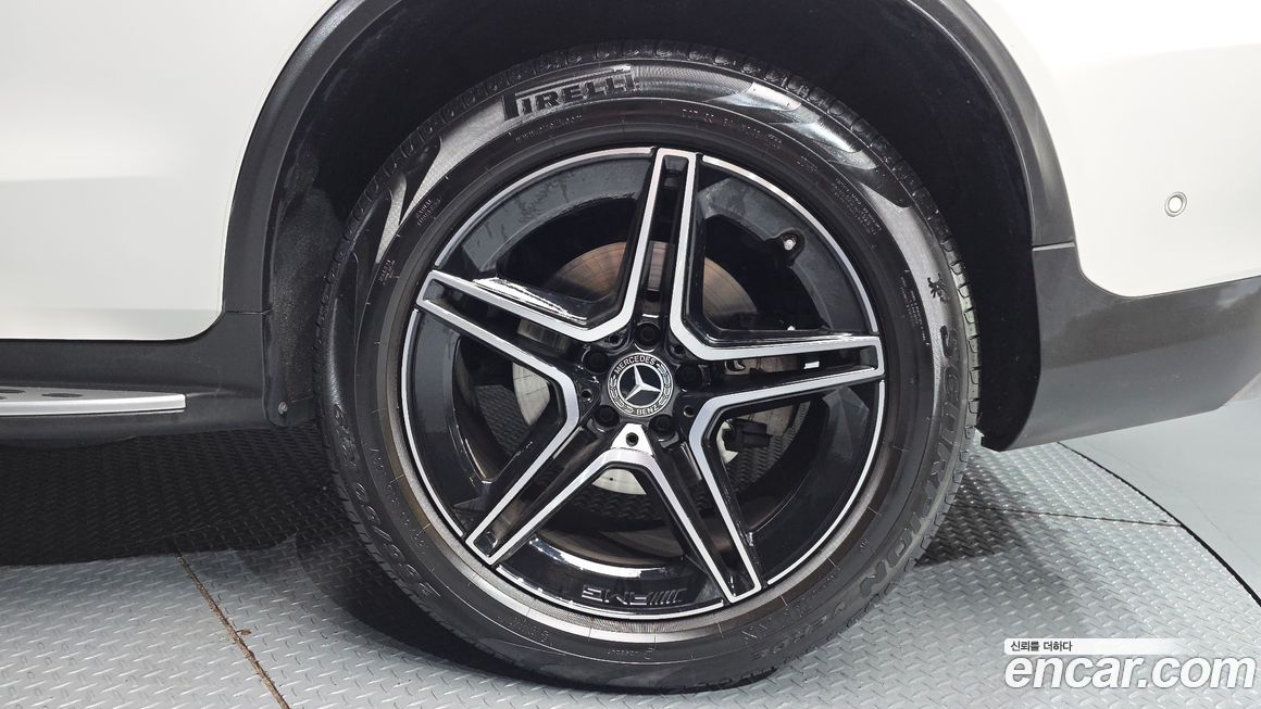 Mercedes-Benz GLC-Class 2023