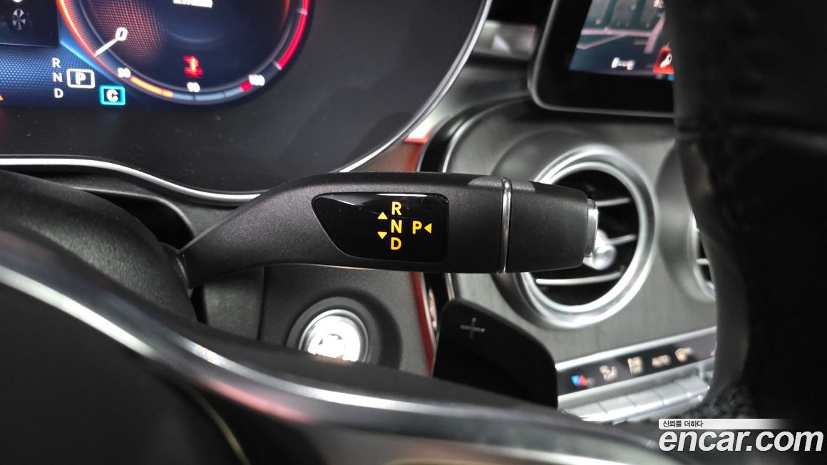 Mercedes-Benz GLC-Class 2023