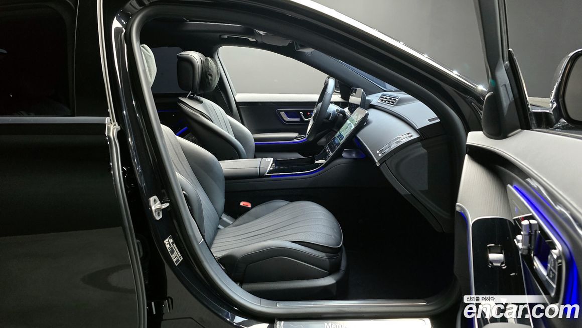 Mercedes-Benz S-Class 2025
