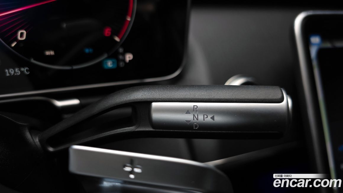 Mercedes-Benz S-Class 2025