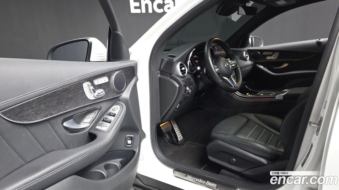 Mercedes-Benz GLC-Class 2023