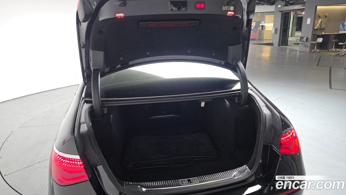 Mercedes-Benz S-Class 2023