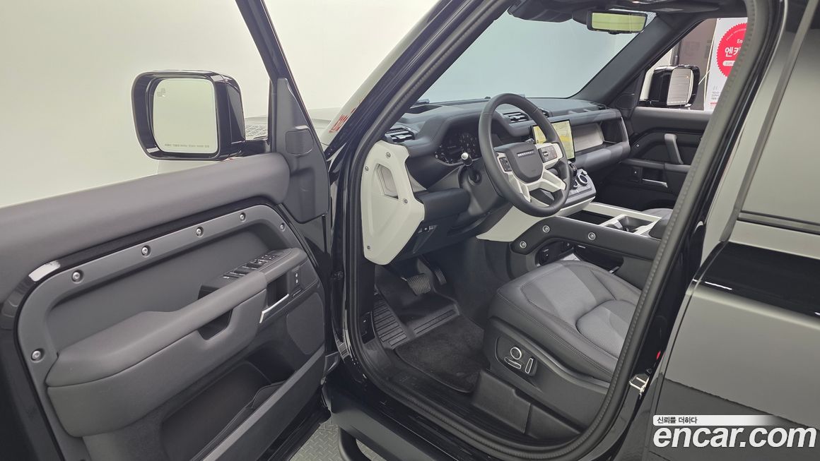 Land Rover Defender 2025