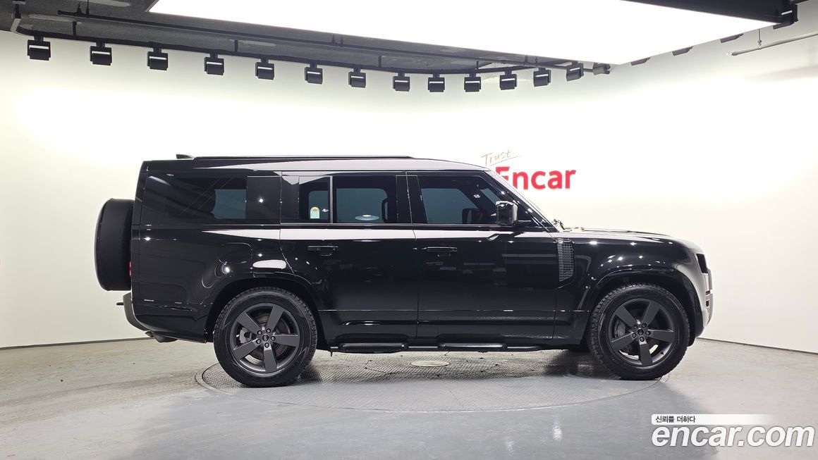 Land Rover Defender 2025