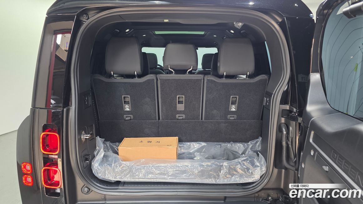Land Rover Defender 2025