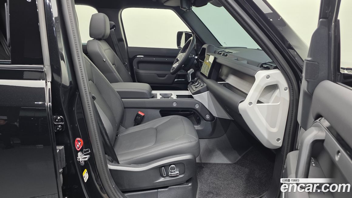 Land Rover Defender 2025