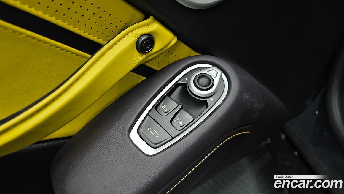 Astonmartin Vantage 2020