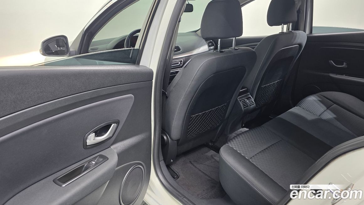 Renault-KoreaSamsung SM3 2011