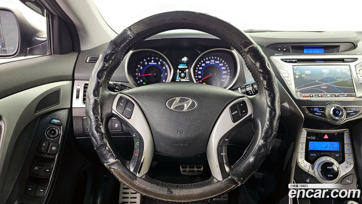 Hyundai AVANTE 2011