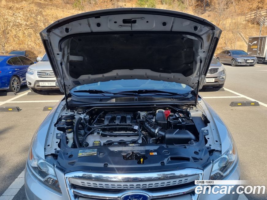 Ford Taurus 2011