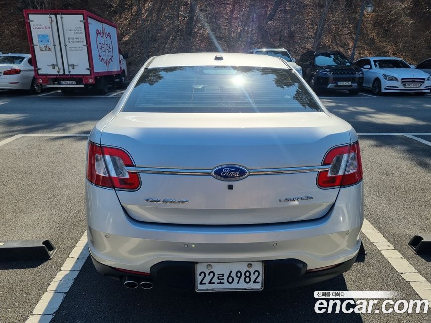 Ford Taurus 2011