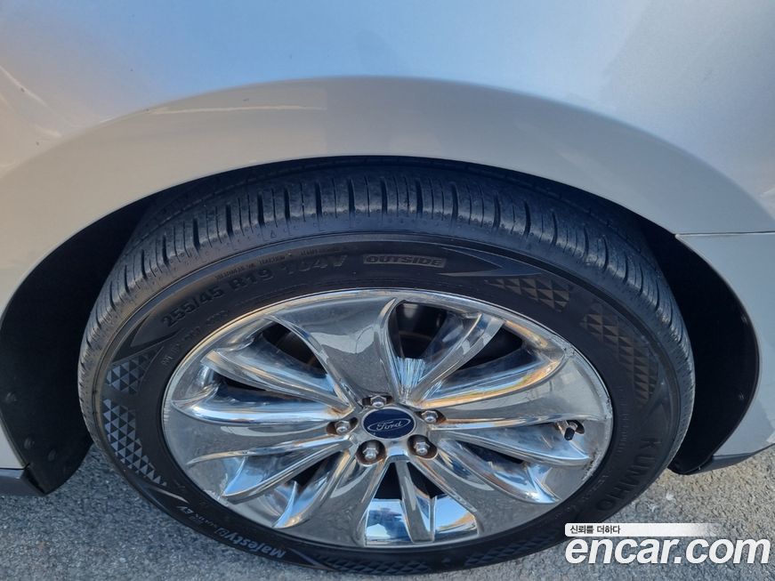 Ford Taurus 2011