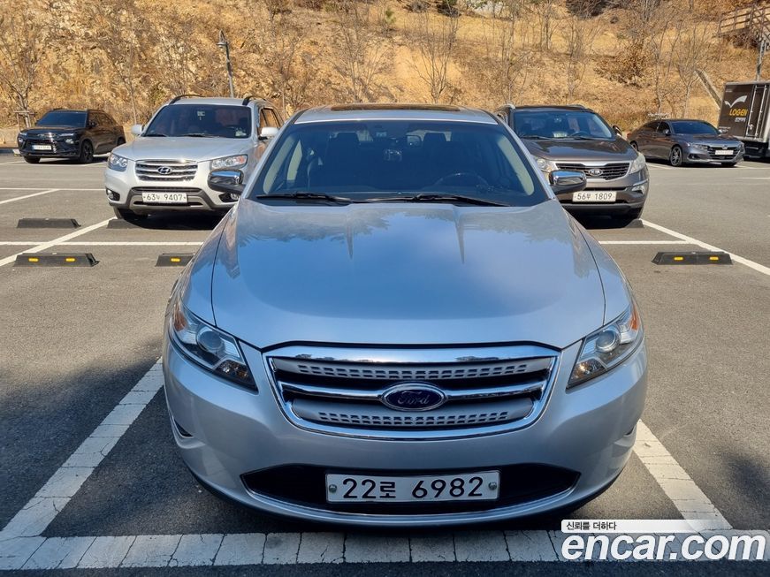Ford Taurus 2011