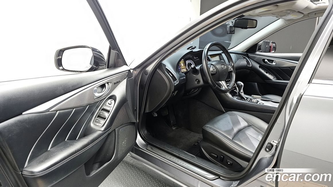Infiniti Q50 2015