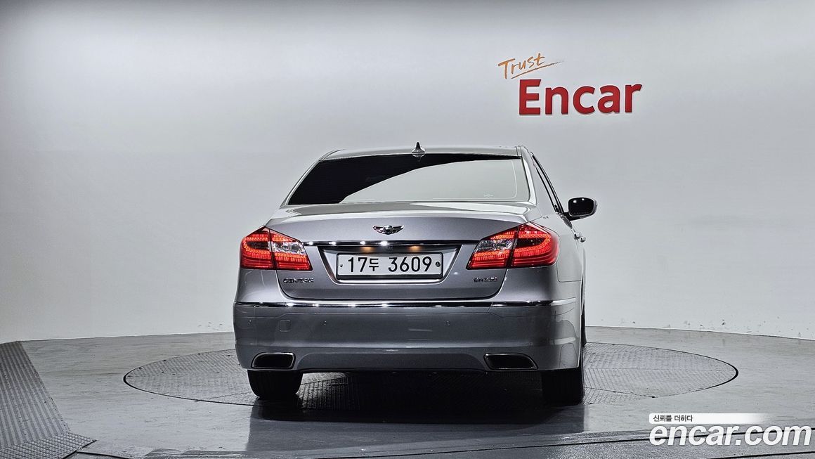 Hyundai Genesis 2013