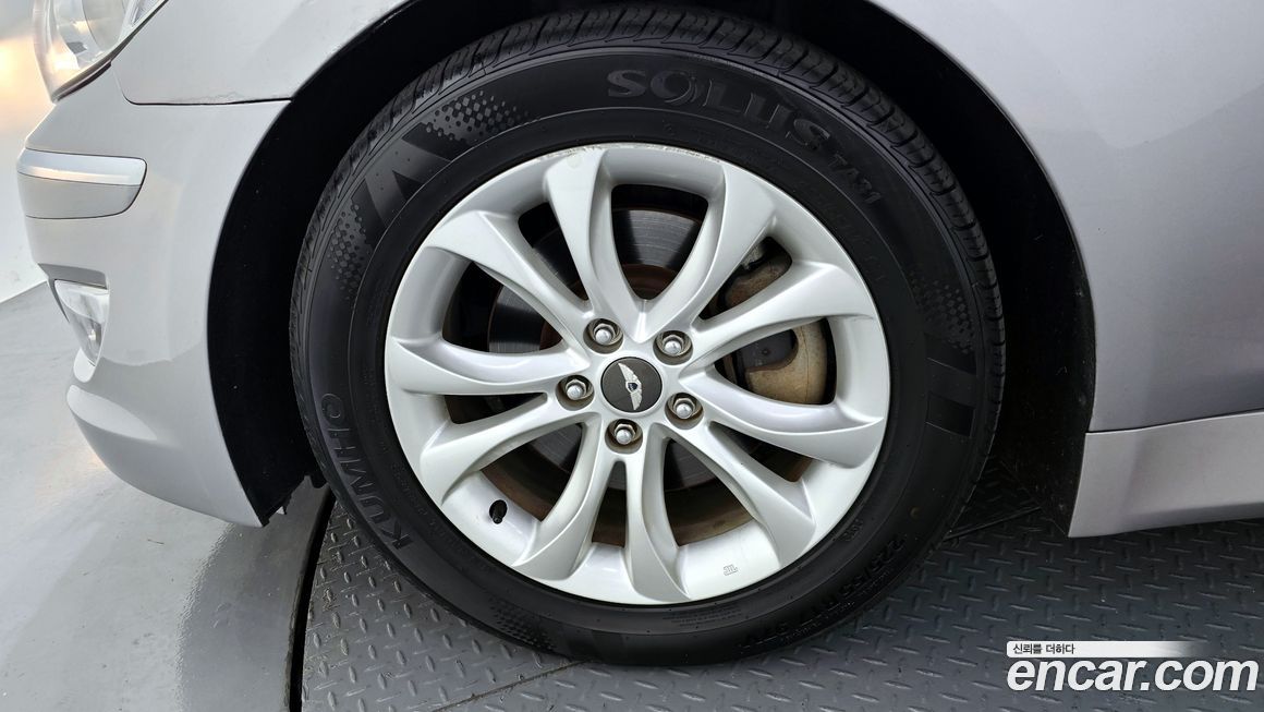 Hyundai Genesis 2013