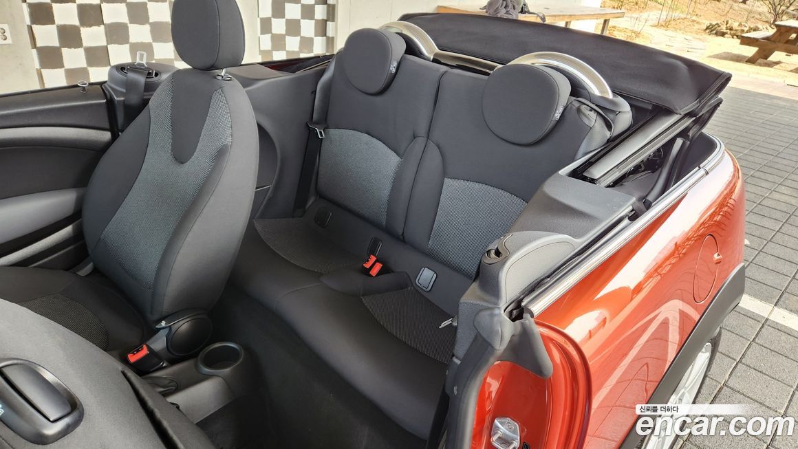 Mini Cooper Convertible 2011