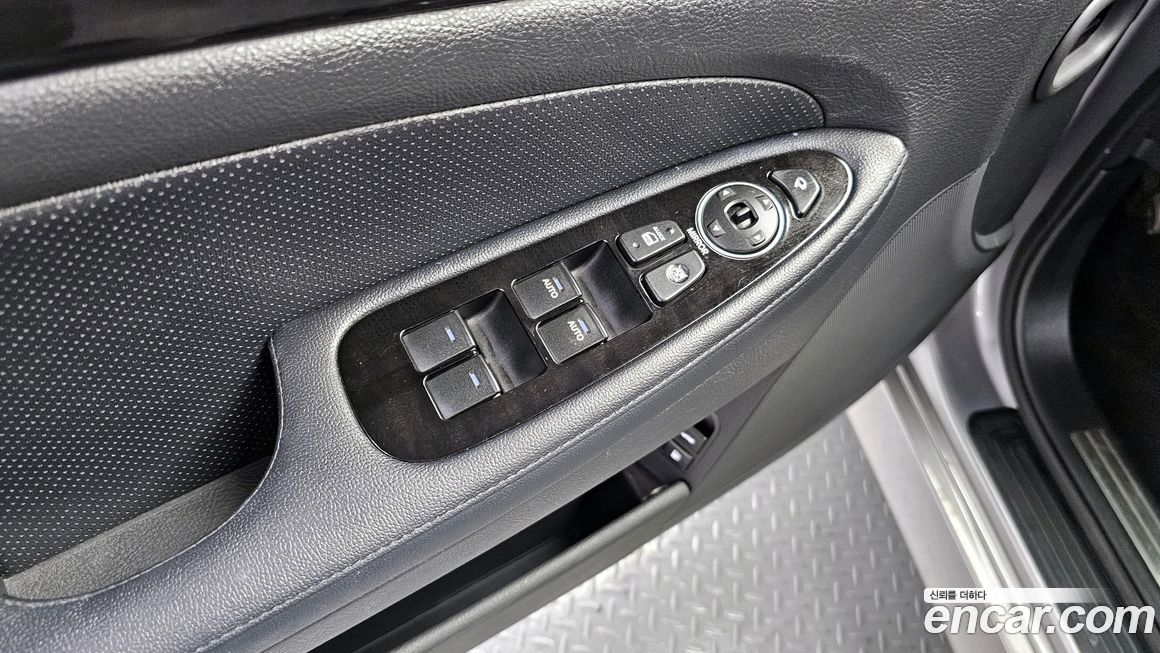 Hyundai Genesis 2013