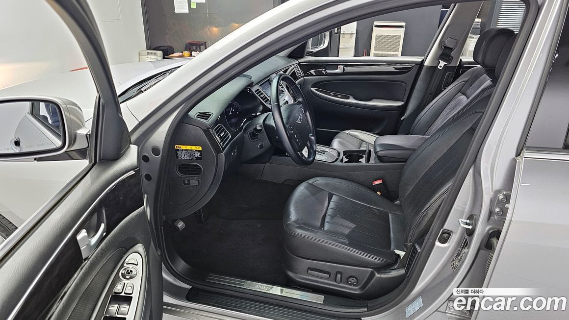 Hyundai Genesis 2013