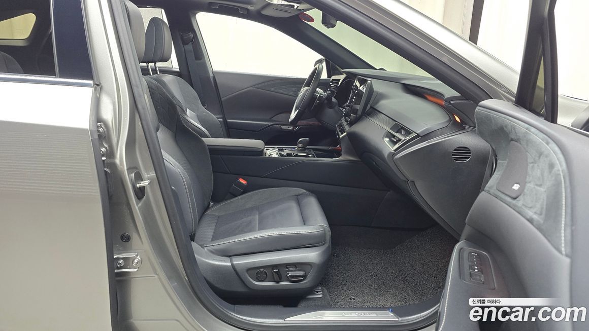 Lexus RX 2025