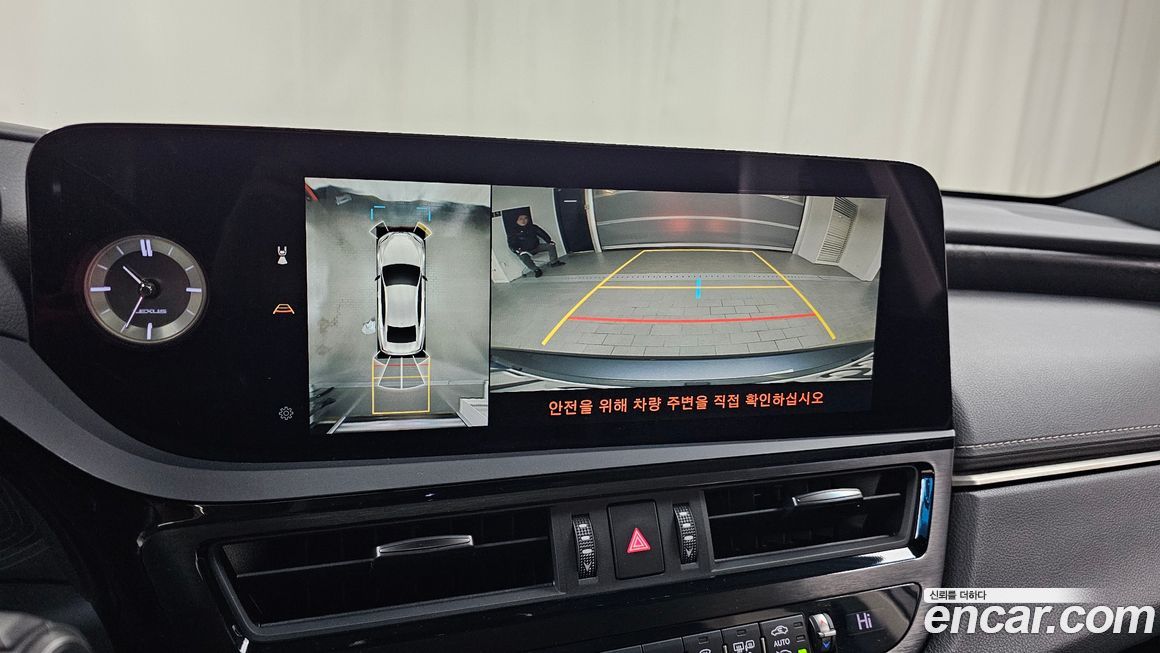 Lexus ES 2025