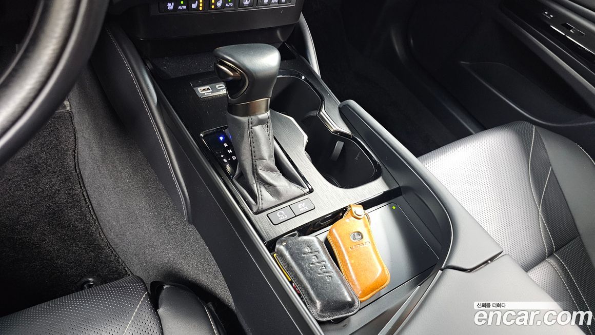 Lexus ES 2025