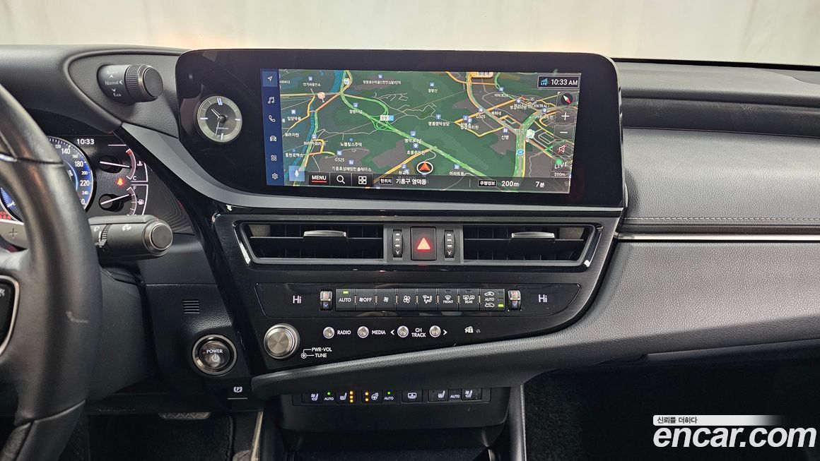 Lexus ES 2025