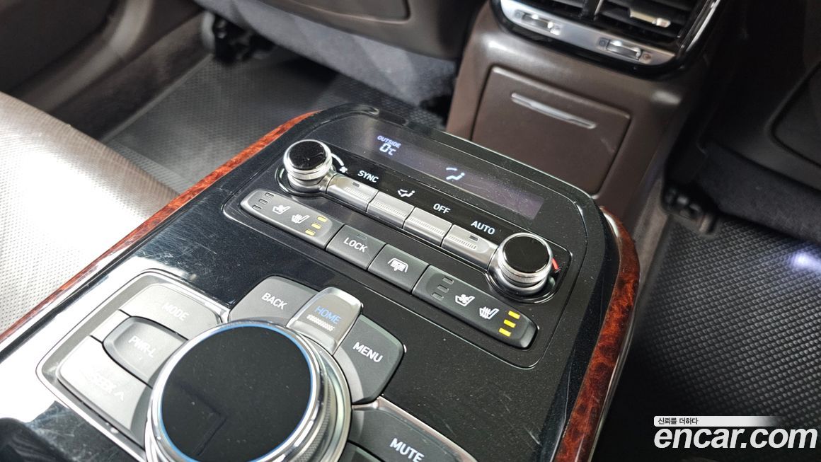 Genesis EQ900 2016