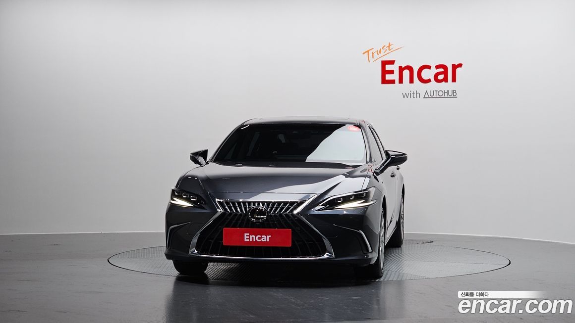 Lexus ES 2025