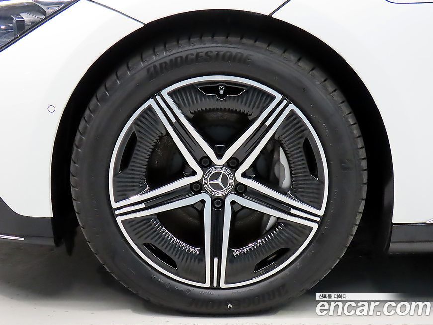 Mercedes-Benz EQE 2024