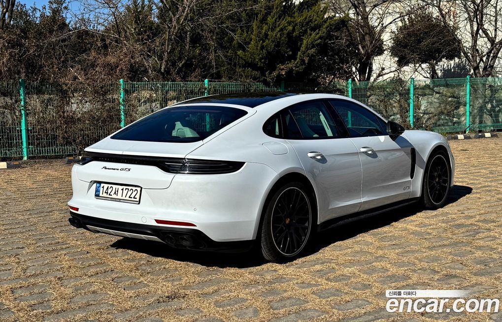Porsche Panamera 2022