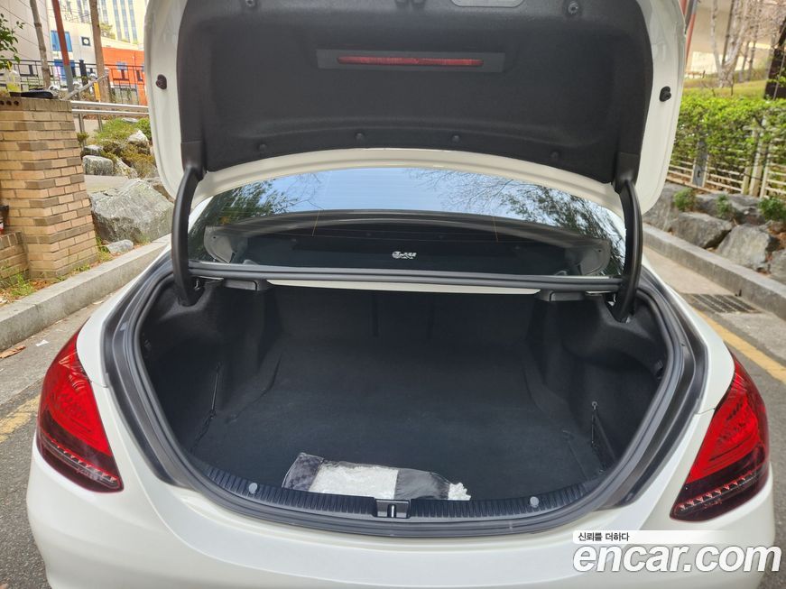 Mercedes-Benz C-Class 2020