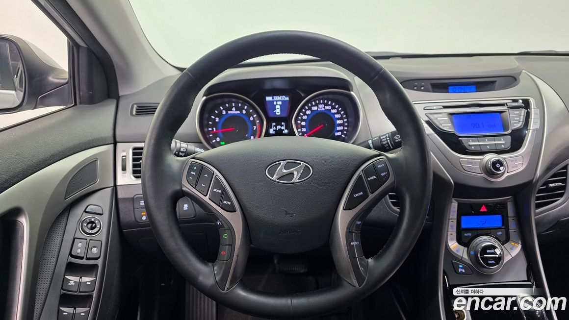 Hyundai AVANTE 2013