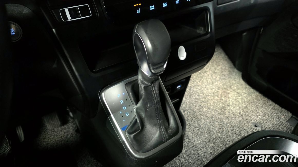 Hyundai Staria 2025