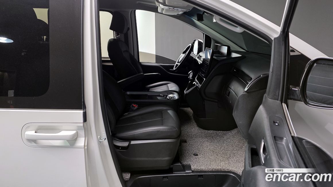 Hyundai Staria 2025