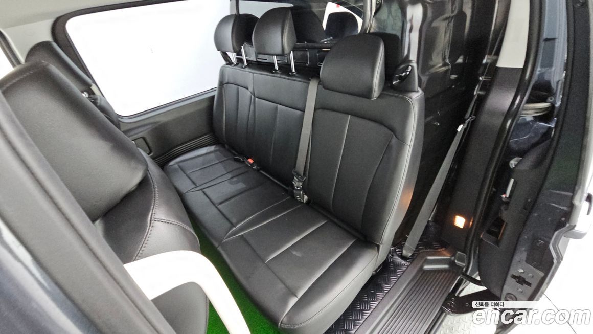 Hyundai Staria 2025