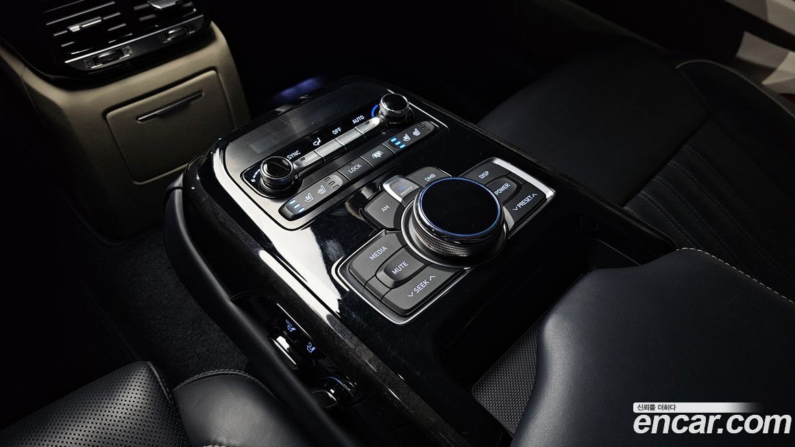 Genesis EQ900 2018