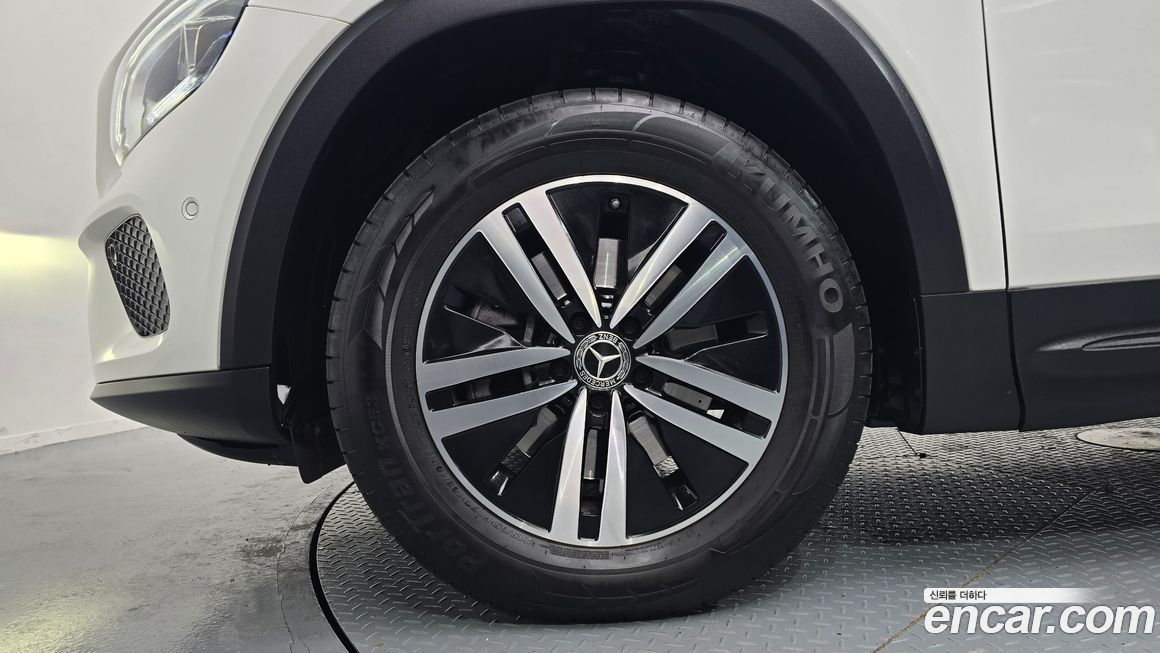 Mercedes-Benz GLB-Class 2021