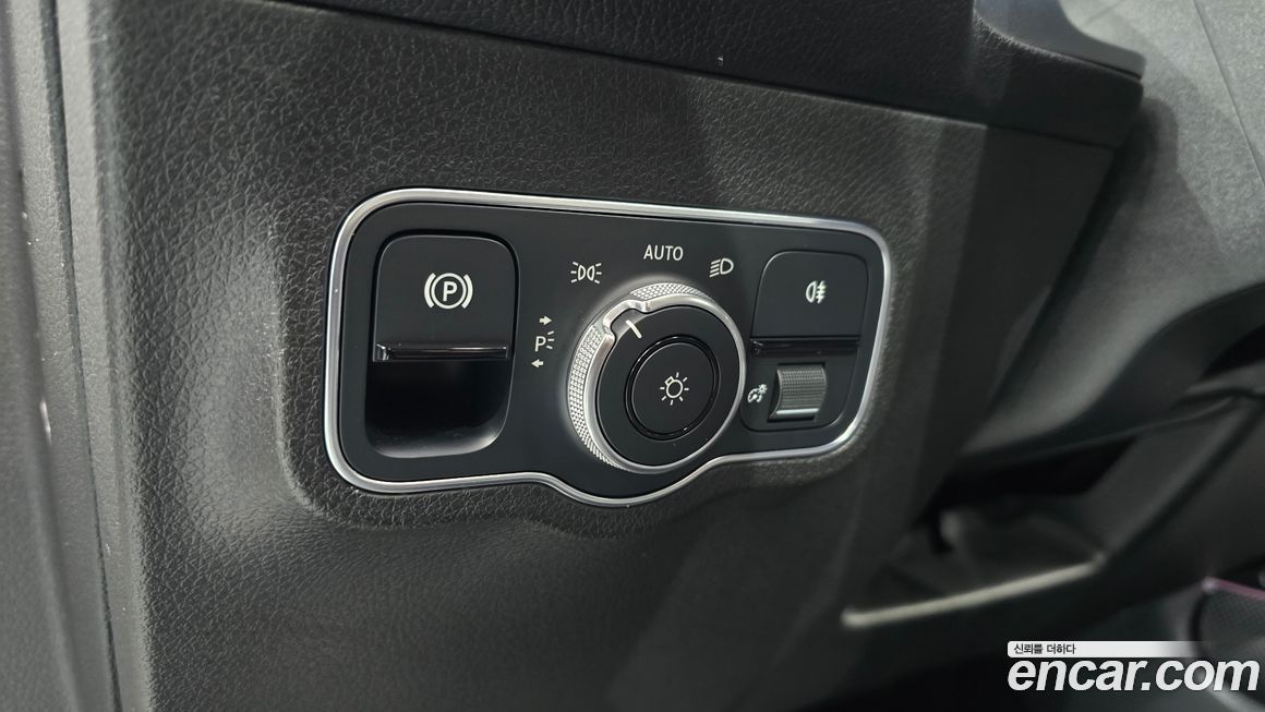 Mercedes-Benz GLB-Class 2021