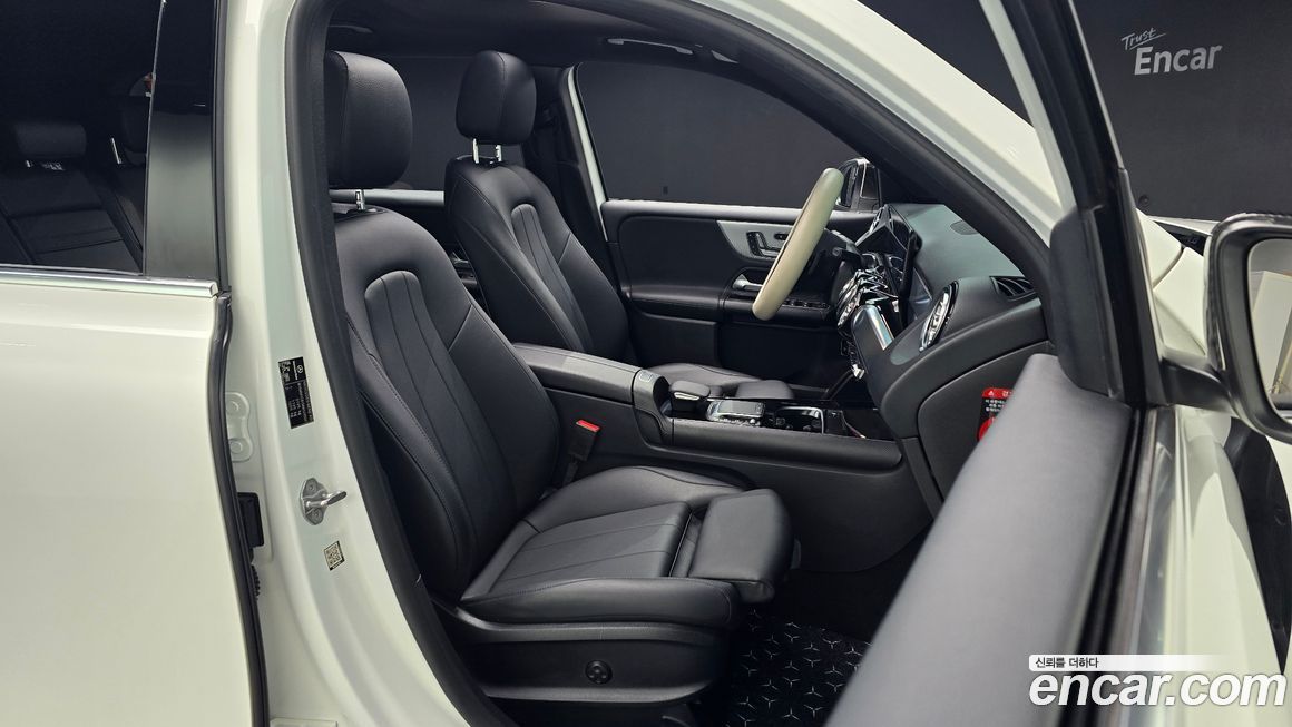 Mercedes-Benz GLB-Class 2021