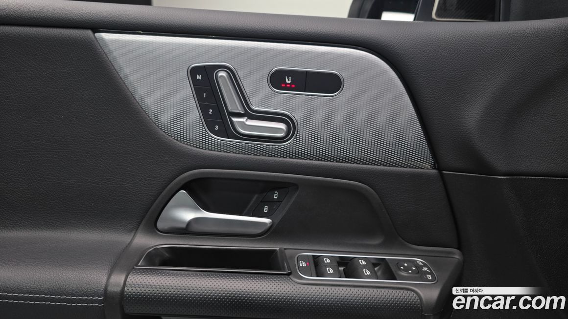 Mercedes-Benz GLB-Class 2021