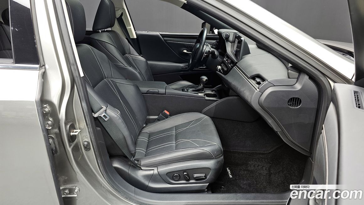 Lexus ES 2023