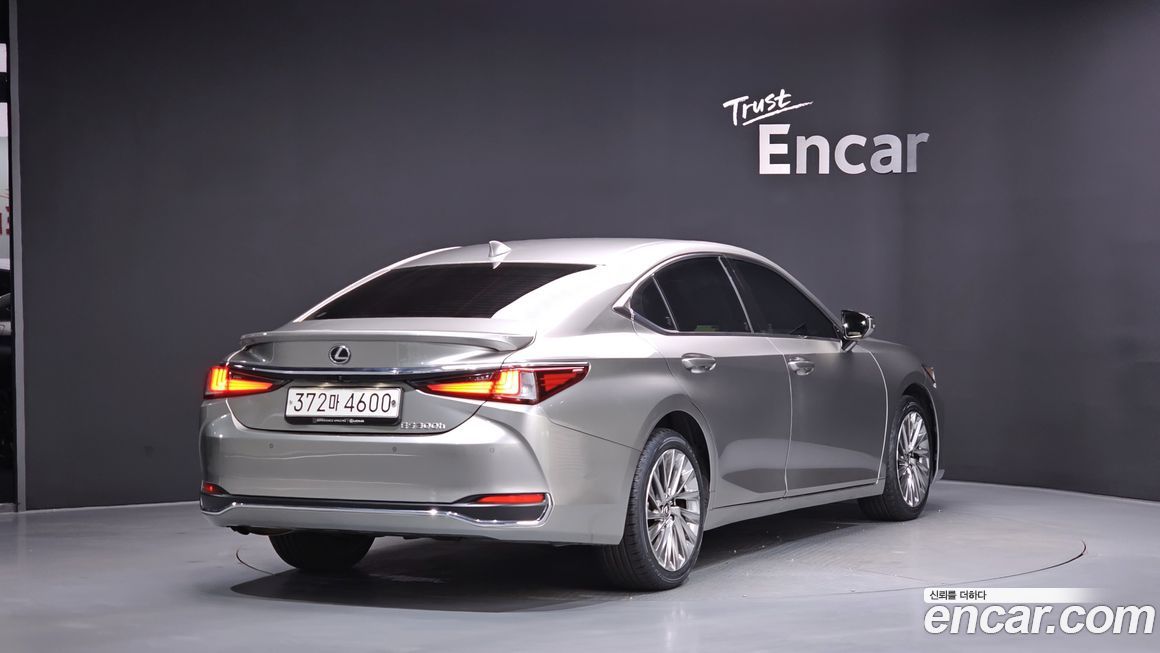 Lexus ES 2023