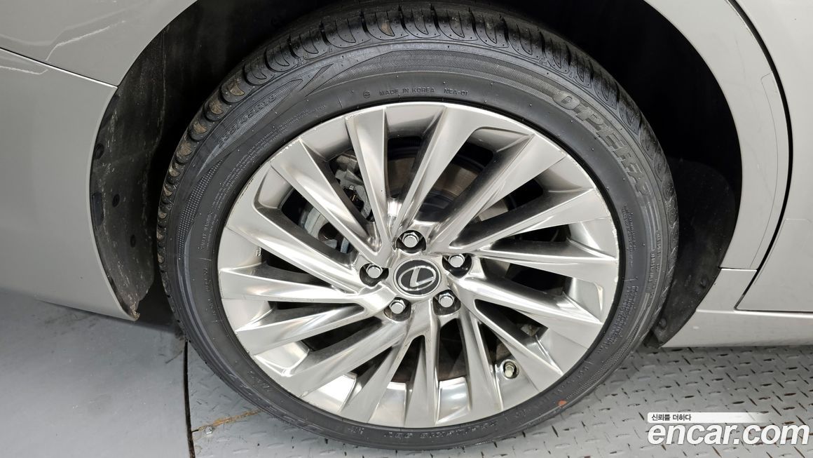 Lexus ES 2023