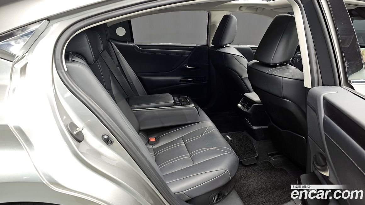 Lexus ES 2023