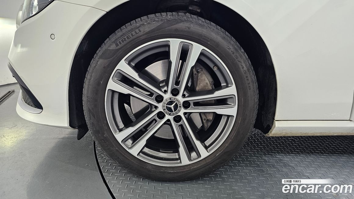 Mercedes-Benz E-Class 2022