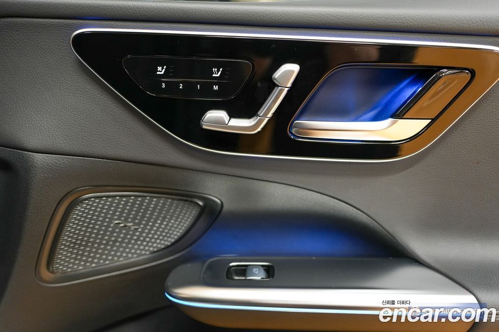 Mercedes-Benz C-Class 2025