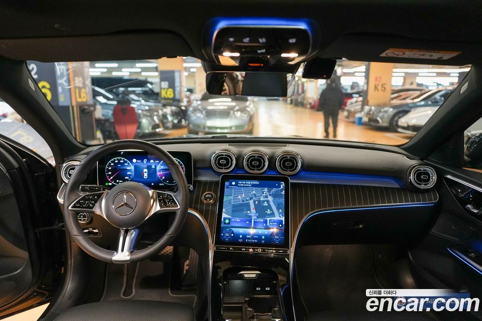 Mercedes-Benz C-Class 2025